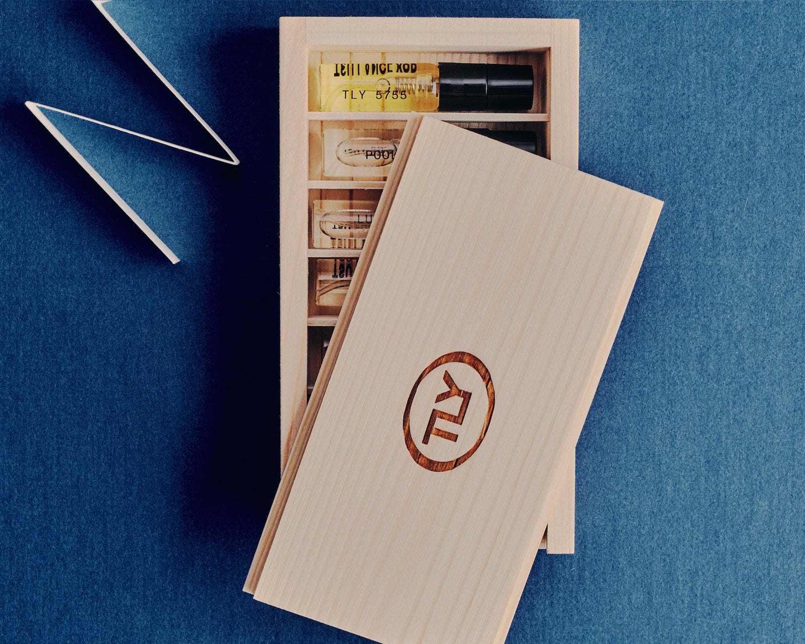 Wooden box with 6 2ml vials of parfume